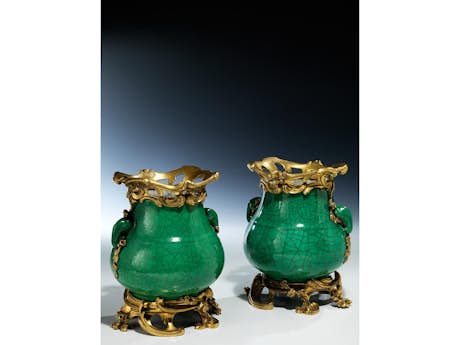 Paar ormolumontierte Louis XV-Vasen